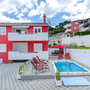 apartments-city-view.hotels-in-trogir.com/