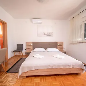 apartment-prominac.hotelinzadar.com/
